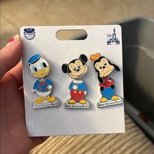 Disney bobble head pins